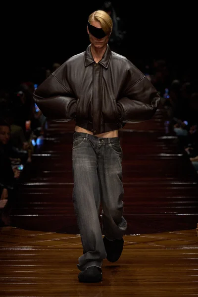 Look 19